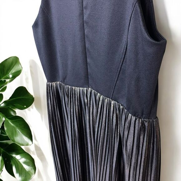 GAP Black Ponte & Gold Metallic Pleated Midi Dress - Picture 6 of 8